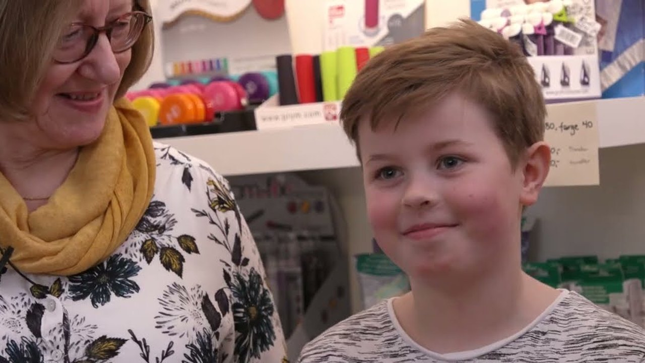 Gry og en gutt i butikken til Kakle